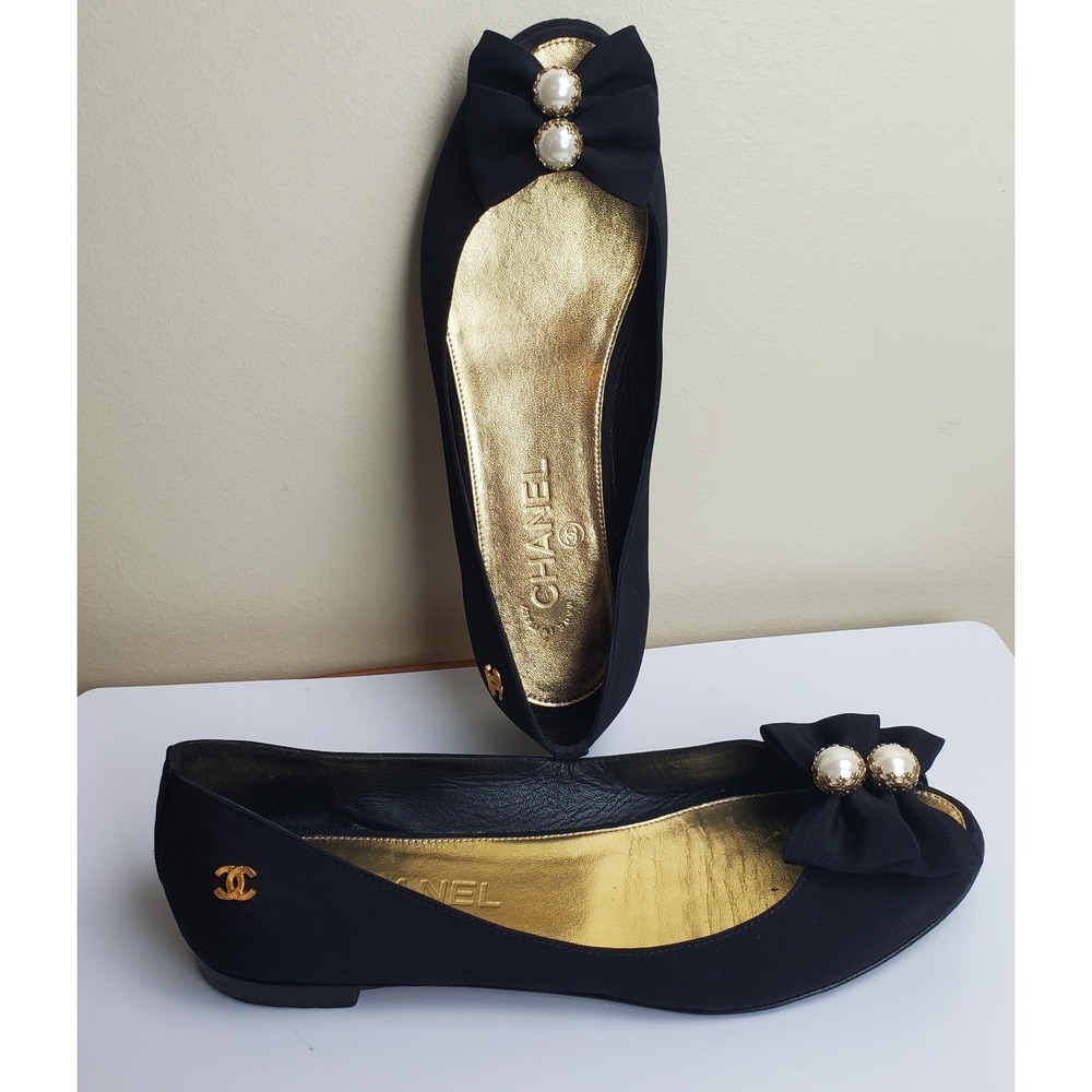 Vintage Chanel Black Peep Toe Flats Bows Pearls Gold Logo 38 7.5 Italy Luxury